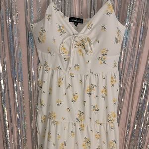 Derek Heart v-cut ruched and tiered M dress